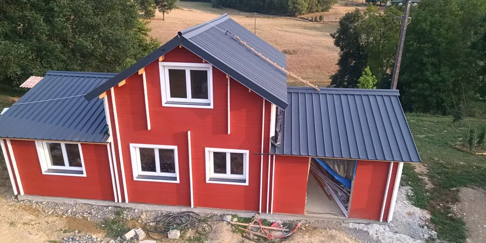 Toiture grise RAL 7016 — exemple de réalisation fourni