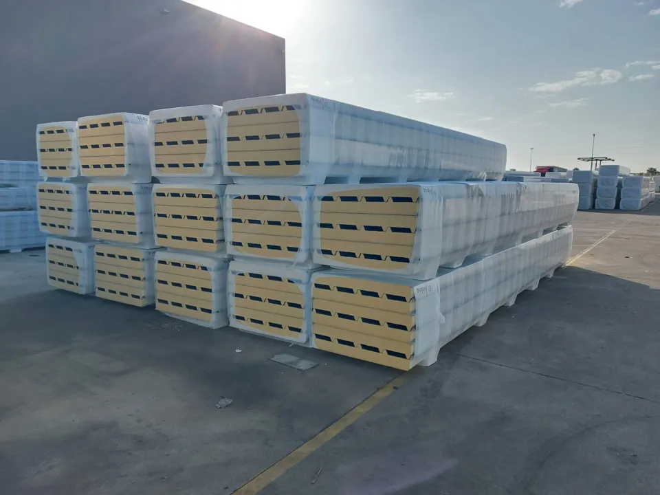 Panneaux conditionnés en paquets — photo fournisseur, sans indication de stock actuel