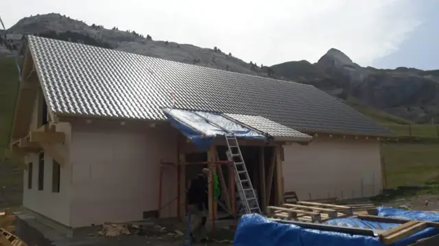 Toiture imitation tuile — réalisation fournie